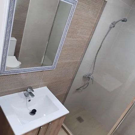 Alondra Park Apartman Arona